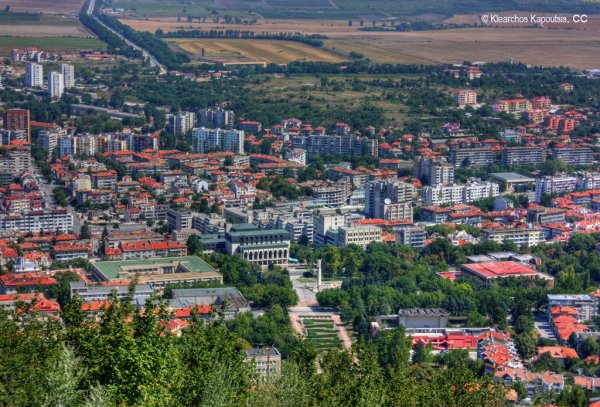 148 са тежките пътни произшествия в Шуменско през миналата година, при население от 172 262 души. Загинали са 17, ранени са 175. На снимката: изглед към Шумен.

Средно жертви на 100 000 души: 9.88
