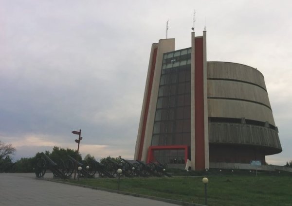 Населението на областта се е стопило до 236 305 души, на които през 2019 се падат 218 тежки произшествия с 18 жертви и 270 ранени. На снимката: Панорамата в Плевен. 
     
Средно жертви на 100 000 души: 7.62
