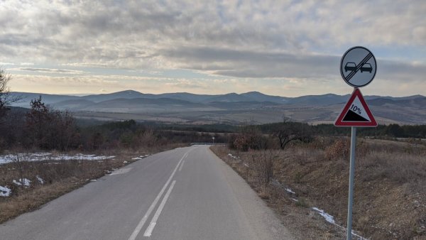 В страната, в която по последни данни живеят 6.951 млн. души, през миналата година са станали 6730 тежки пътни инцидента, загинали са 628 души, а 8499 са били ранени. 
      
Средно жертви на 100 000 души: 9.03
