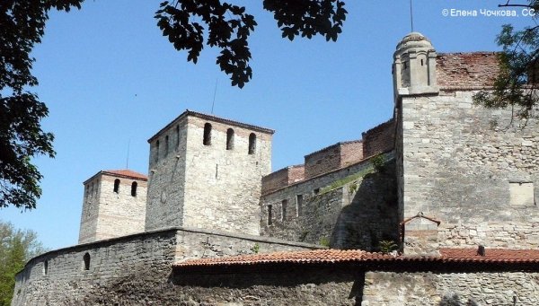 Най-обезлюдената българска област наброява едва 82 825 души, на които се падат 81 тежки катастрофи през миналата година, със 7 жертви. На снимката: крепостта Баба Вида, Видин
      
Средно жертви на 100 000 души: 8.53
