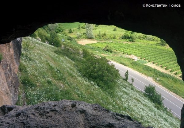 В Разградска област живеят 110 789 души. Катастрофите миналата година са 113, с 11 жертви и 149 ранени. На снимката: изглед от скалния манастир в Крепча, край Опака
     
Средно жертви на 100 000 души: 10.00