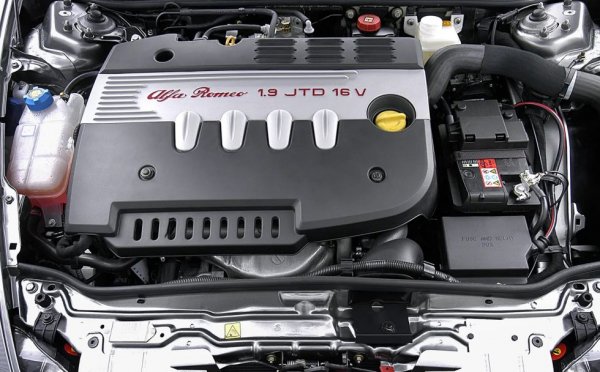 Няма как тази класация да мине без двигателя, който на практика въведе Common Rail технологията в масовите автомобили. Първият 1.9 JTD дебютира през 1997 в новата тогава Alfa Romeo 156. Първото му поколение беше Unijet, а второто въведе по-софистицираното Multijet впръскване. Тази технология даде доста по-ефикасно горене при студен двигател, по-добро представяне при ниски обороти, по-тиха работа, по-добра икономия и по-ниски вредни емисии. 
Понеже Fiat го разработи по време на злополучния алианс с GM, права върху технологията имат и американците, които години наред я ползваха в Opel и други свои марки (за отбелязване е обаче, че двулитровата разновидност, разработена от GM, попадна в класацията ни за най-ненадеждните дизели, вижте линка под статията)
