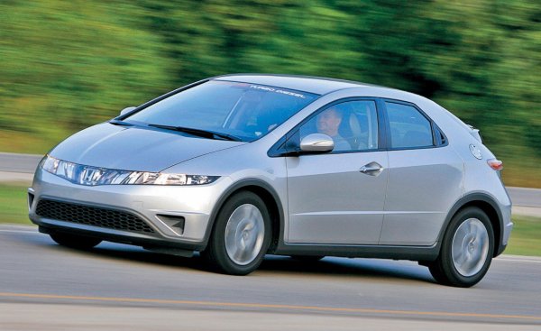 При пускането си на пазара тази Honda Civic  предлагаше футуристичен външен вид, просторен интериор и голям багажник. Като употребяван автомобил това е добър вариант, който трябва да е надежден, тъй като само 25% от собствениците съобщават за неизправност на колата си. Тези проблеми обаче обхващат широк спектър от области, включително климатик, каросерия, батерия, електричество на двигателя и изпускателна система.