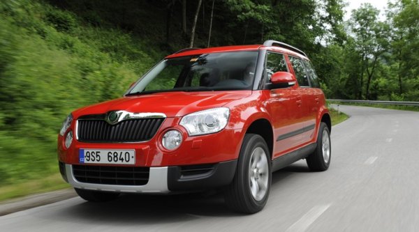 Бензиновата Skoda Yeti е по-надеждна от дизеловите версии, като само 15% от собствениците съобщават за повреди (в сравнение с 20%). Подобно на дизеловия Yeti, проблемите обхващат широк спектър от области, включително батерията, каросерията, горивната система, скоростната кутия/съединителя и окачването. 