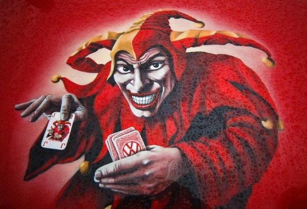 Снимки от фестивала "AEROграфии", който се провежда ежегодишно в Санкт Петербург. На него могат да се видят едни от най-интересните, изрисувани автомобили в Русия.