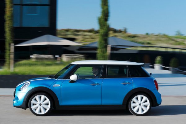 Новото поколение MINI с пет врати