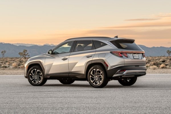 Спрямо 2025: +21% ръст
Допреди месец Tucson бе най-продаваният SUV модел на българския пазар. Причините вече да не е не са съвсем пазарни, както ще видите в следващия слайд. Междувременно интересът към корейския модел си остава стабилен, през септември са добавени 90 регистрации. 
