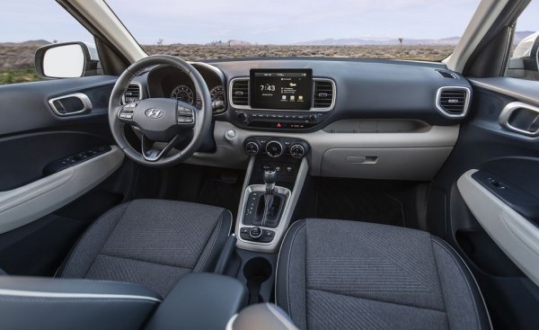 Цена на базовия модел в САЩ: 19 925 долара
Колко струва в България: Venue не се предлага в Европа и на практика няма аналог в гамата. Повдигнатият i20 Active бе идентичен като дължина, но вече не се продава. Kona, която е с цели 16 см по-дълга, започва у нас от 36 000 лева, като мощността й е същата като на Venue, но идва от трицилиндров еднолитров турбомотор. 
