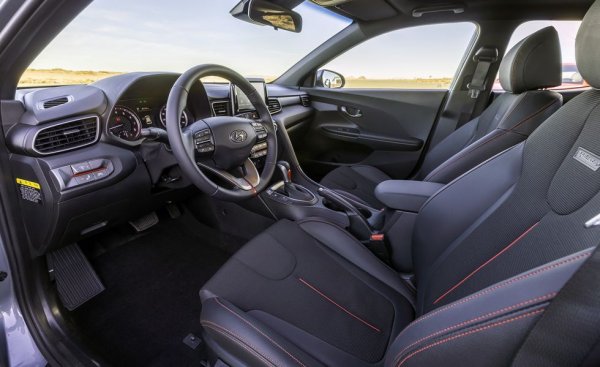 Цена на базовия модел в САЩ:  19 895 долара
Колко струва в България: Veloster се предлагаше за кратко миналото десетилетие, но вече не присъства в европейската гама. Донякъде сравнимият с него i30 хечбек започна у нас с 300 лева по-скъпо (31 995), като за сметка на това идва с едва 1.4-литров атмосферен мотор и със 120 конски сили. 
