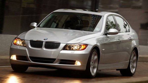 През годините излязоха някои изключителни 3-ти серии на BMW, които са едновременно забавни за шофиране и много удобни за дълги пътувания. Тези автомобили обаче не са евтини за експлоатация и най-вероятно никога няма да бъдат. Това важи особено за модела от този век, които са пълни с нови технологии. С парите, които ще бъдат похарчени за поддръжка и ремонт вероятно ще можете да си купите нов автомобил.
