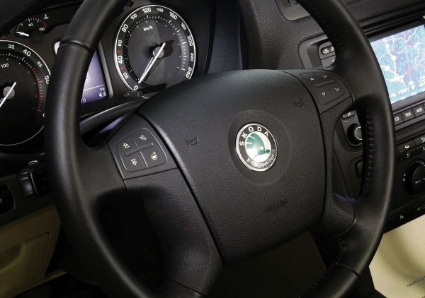  Повредите, ако се случат, са основно свързани с запалителни бобини, мръсни дросели и леки течове на масло. Частите са евтини и широко достъпни, а същият двигател работи и в Golf, Passat, Touran, Seat Leon, Toledo, Altea, Audi A3 и A4.