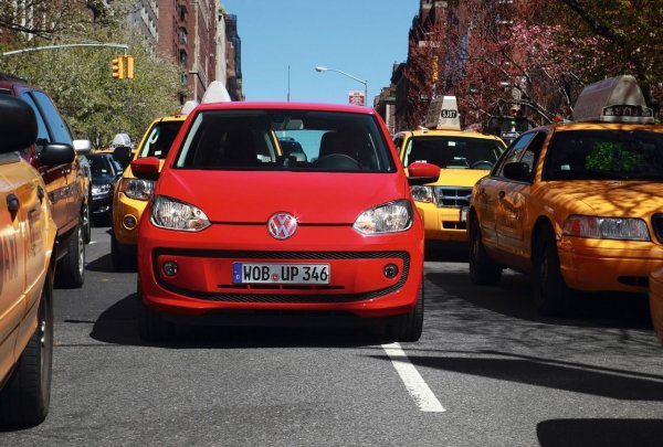 За какво да внимавате? Ранните екземпляри от преди есента на 2014 имаха проблеми със скоростната кутия &ndash; слабо закалени зъбни колела причиняваха стържене, заради което са налага ремонт. След 2014 бяха инсталирани подобрени скоростни кутии. Има и разхлабване на кормилната част и дефекти в електрическата система. Освен това трябва да се помни, че фаровете не осветяват добре пътя, а боята лесно се надрасква, но все пак Up е типичен градски автомобил.