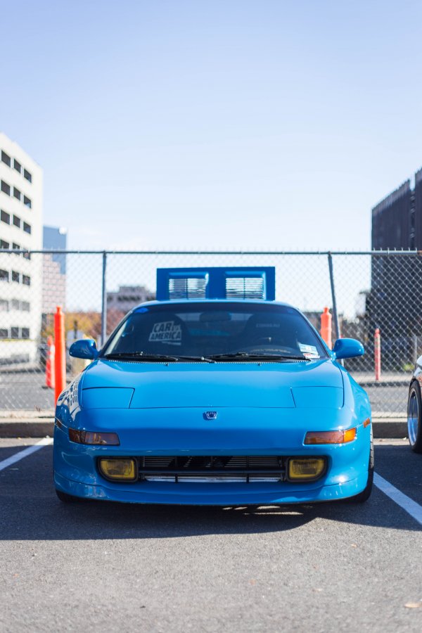 Синият цвят е красив, но силно разпространен, което не позволява търсенето на по-висока цена. Тук ще е нужна отстъпка.