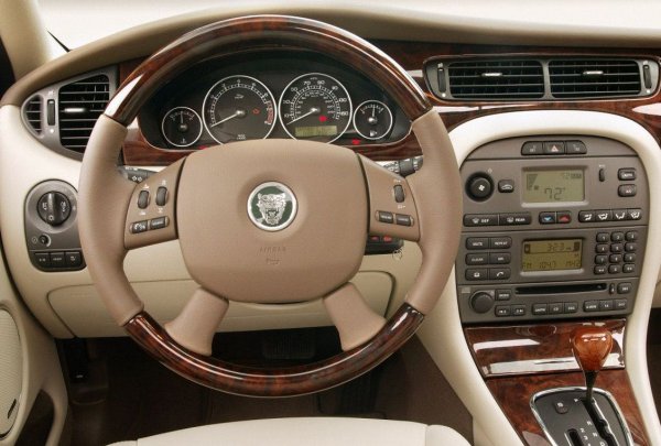 Произвеждан: 2001-2009
Стартова цена: 22  000 евро
Продадени бройки: 363 000 евро
Общо загуби: 1.7 млрд. евро
Загуба на автомобил: 4 690 евро
