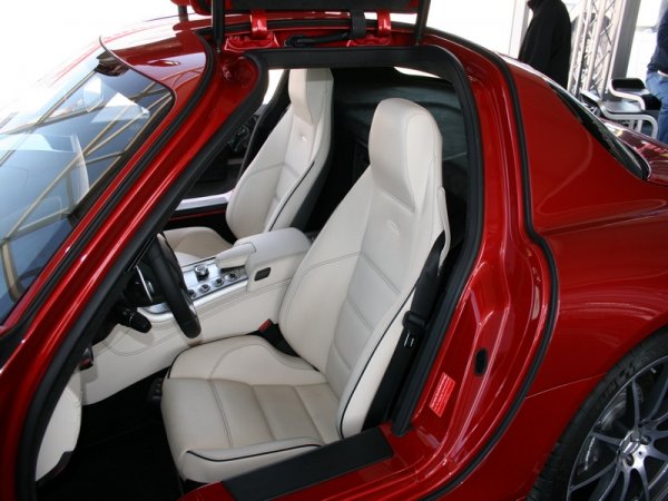 "ОЧАРОВАНИЕ БЕЗ КРАЙ" - ексклузивното роудшоу Mercedes-Benz Star Experience