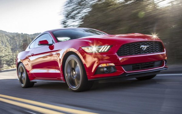 При голямото купе от 2015 г. спирачната система е подобна на тази на GT-R, но моделът на Ford спира малко по-бързо. Любопитното е, че дисковете също са метални, като отпред са 352-милиметрови, а отзад - 330-милиметров. На предните колела те имат 6 бутала, докато на задните - само по едно.
