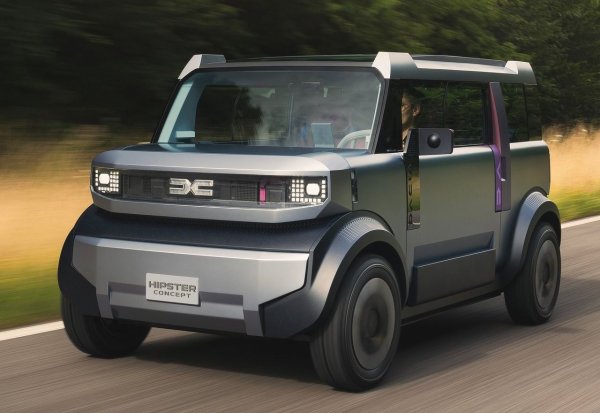 Както беше обявено по-рано, предстои и нов клас "малки" електрически автомобили, произведени в Европа, насърчавани от европейските регулации. Инициативата, наречена "Малки достъпни автомобили", предполага бонус за електрически автомобили до 4,2 метра, произведени в местни европейски фабрики. Колите ще бъдат хомологирани в новата категория M1E.

Вече беше казано, че новите автомобили могат да бъдат подложени на по-малко рестриктивни изисквания относно задължителното оборудване, което беше силно оспорено от Европейския съвет за безопасност на транспорта (ETSC). Възможно е отстъпките да се отнасят само до технически въпроси, свързани например със стандарта Euro 7 за емисии, който за първи път в историята ограничава емисиите на прах от спирачните накладки и гуми.
