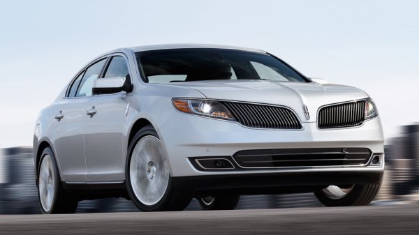 Разходи за обслужване и технически прегледи за 10 години - $14 600 

Стойност на ремонтите (по данни на сайта Motor1)

Смяна на масло и филтри - $170

Смяна на дискове и накладки - $790

Смяна на стартер - $437
