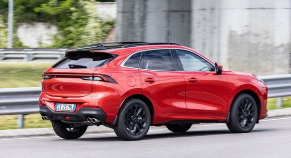 Спрямо 2023: 1207% ръст

Forthing е марка на Dongfeng Liuzhou, дъщерна компания на китайския държавен гигант Dongfeng. Впечатляващо е, че още в първата си пълна година на българския пазар тя успя да влезе в Топ 20. Главната заслуга е на кросоувъра T5 Evo. Растежът спрямо 2023 е четирицифрен, но тогава марката тепърва прохождаше и регистрациите бяха почти символични. 

Най-продавани модели:
Т5 Evo - 272
4 U-Tour - 119
С50 - 1
