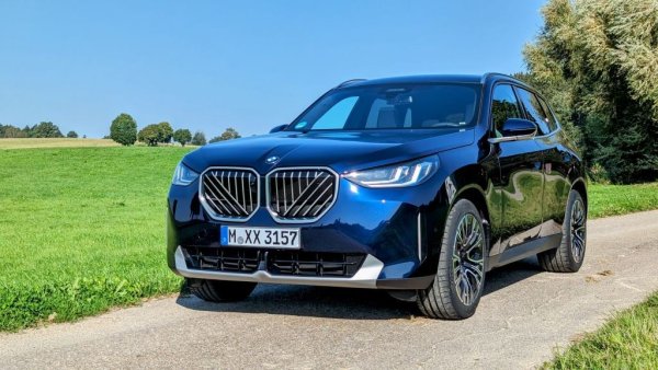 Спрямо 2023: 7% ръст

BMW затвърждава позицията си на най-продаваната премиум марка в България със 7 на сто ръст спрямо 2023, и със 128 автомобила аванс пред стария съперник Mercedes (при това в бройката на Mercedes се включват и лекотоварни модели като Sprinter). Ключовите модели си остават Х5 (с 29% ръст) и Х7 (+10%).

Най-продавани модели:
Х5 - 265
Х7 - 246
3 Series - 176
Х3 - 138
Х6 - 126
5 Series - 119
Х1 - 105
7 Series - 103
