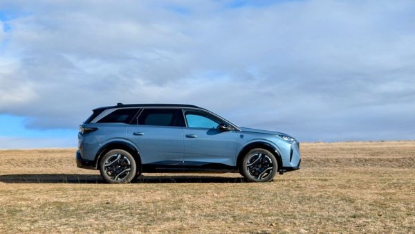 Спрямо 2023: 3% ръст

Същественият спад при бестселърите 208 и 308 е причината ръстът при Peugeot да е доста под средното на пазара, и марката да загуби пазарен дял. За сметка на това обаче обновените кросоувъри 3008 и 5008 записват съответно 61 и 59 ръст спрямо 2023 година. 

Най-продавани модели:
Peugeot 2008 - 401
Peugeot 208 - 291
Peugeot 308 - 270
Partner - 245
Peugeot 3008 - 222
Peugeot 5008 - 175
Boxer - 161
