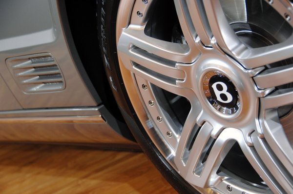 Автосалон Лос Анджелис 2008 / Bentley Azure T 2009