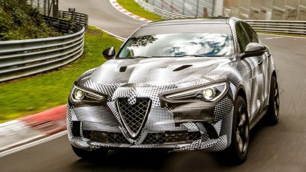 Когато представи първия си кросоувър, Alfa обеща доста гръмко, че това ще е най-бързият SUV на "Нюрбургринг". И изпълни обещанието си, разбира се, отнемайки рекорда от Range Rover Sport SVR. Но после на свой ред го отстъпи на Mercedes-AMG GLC63 S.

Година: 2017
