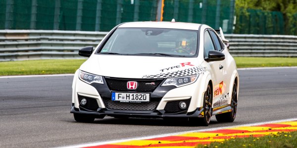 За кратко предишната генерация на Type R дори държеше абсолютния рекорд на Зеления ад за кола с предно предаване. После го сдаде на Volkswagen GTI Clubsport S.

Година: 2016