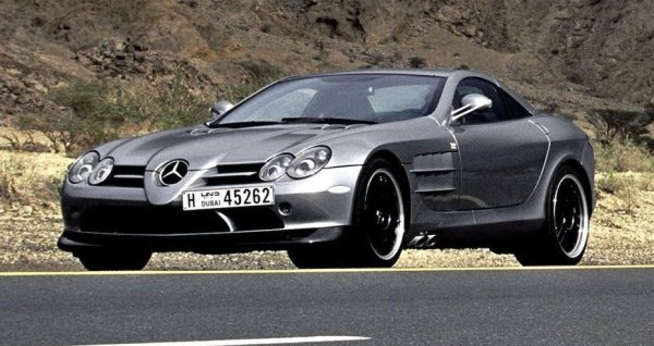Обикновено са нужни поне 30 години, преди една кола да започне да минава за класика. Но има и изключения - като представения през 2003 Mercedes-Benz SLR McLaren (C199/R199/Z199). Създаден съвместно с McLaren в чест на легендарния състезателен 300 SLR от 50-те години, този автомобил е сглобяван в базата на англичаните в Съри в съвсем лимитирана серия - 2157 бройки. Има три варианта: купе, роудстър и спийдстър, но всички се задвижват от 5.4-литровия V8 на Mercedes (M155) с компресор, развиващ 626 конски сили (650 при специалните серии). Корпусът е от въглероден композит, за да се понижи теглото до 1750 кг. Максималната скорост е 333 км/ч. В тестовете на Car & Driver тази кола постигна 11.2 секунди на четвърт миля (402 метра), и 3.4 секунди за ускорение от 0 до 97 км/ч.