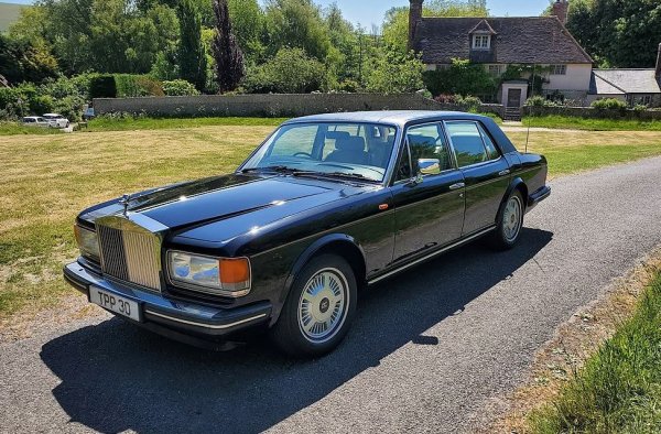 Silver Spirit е на практика последният модел, разработен от "британския" Rolls-Royce, преди BMW да придобие правата върху марката и да създаде изцяло нова компания с нов завод в Гудууд. Silver Spirit е представен през 1980 и се произвежда чак до 1997. На същата платформа са по-дългият Silver Spur, Silver Dawn, Park Ward, а също и Bentley Mulsanne/Eight. Произведените бройки от Silver Spirit са 9657. Към края на дългия си живот моделът вече е доста изостанал технологично и интересът спада катастрофално, подтиквайки собственика Vickers да продаде завода и марката Bentley на Volkswagen, а марката Rolls-Royce - на BMW. 
