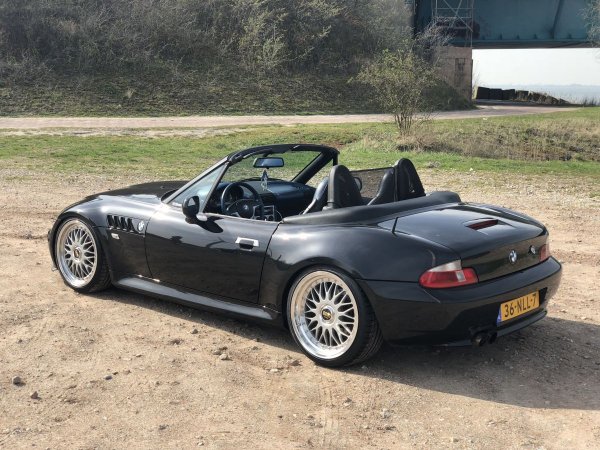 За по-малко от 1000 долара можете да намерите версията с 3,0-литров двигател M52 и за го замените с по-малкия 2,2-литров, който обаче търпи сериозоно увеличениае на мощнонстта. Ако промените малко и от стила на колата, само за 10 000 долара получавате един зашеметяващо бърз автоомобил.
