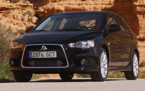 Както и при Lancia Delta, и японският модел беше прославен от спортната си версия Lancer Evolution. Последният -  Lancer X, също получи модификация Evo, но по всичко изглежда, че историята на модела приключи.

Период на производство на оригиналния модел: 1973 &ndash; 2006 г. (седем поколения) 

Период на производство на възродения модел: 2008 &ndash; 2017 г.