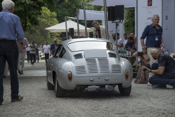 Първи собственик на тази кола е шведският пилот Карл-Гунар Хамарлунд, който печели две GT шампионски титли в родината си с нея. За целта Хамарлунд добавя 10-килограмов баласт в предната част на колата, за да коригира склонността към загуба на сцепление. Благодарение на това не претърпява нито една злополука. И днес това 356 Carrera Abarth си остава в оригиналното си състояние, само периодично освежавано. 
