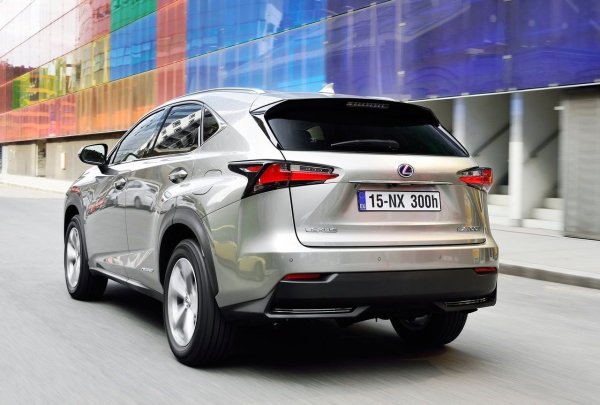 Пазарът на употребявани автомобили е доминиран от версии с 2,0-литров атмосферен двигател, произвеждащ 150 к.с. 

Кросоувърите с турбо двигател с мощност 238 к.с. са малко по-рядко срещани, а хибридните версии представляват по-малко от 10% от наличните автомобили. 

Атмосферният двигател има слабо място – системата Valvematic, особено при автомобили преди фейслифта през 2017. Друг проблем при тази версии е, че веригата за синхронизация може да се разтегне след 150 000 км, което се проявява с характерен звънтящ звук, когато двигателят е студен. Водната помпа също понякога започва да тече след 40 000–50 000 км. 
