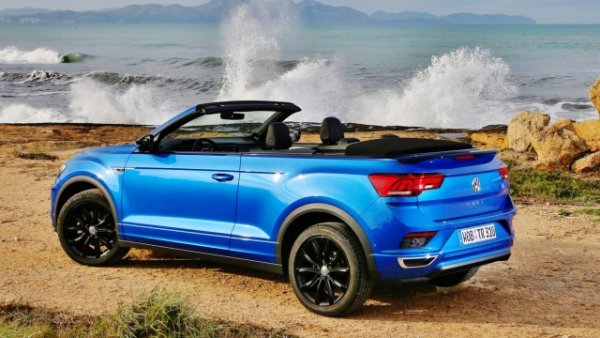 Един от най-продаваните SUV в Европа поддържа традицията на компанията за кабриолети. Във всеки случай открития T-Roc (428 см дължина, 181 см ширина и 153 см височина) псреща с две истински седалки и две разгъващи се, както и с просторен и универсален багажник за категорията. Необходими са по-малко от десет секунди, за да се сгъне платненият таван, който се прибира във формата на буквата "Z" в специалното отделение. 

Интериорът е като на популярния SUV: линеен, без излишни елементи, с голям брой физически контроли за интегриране на централния дисплей. 

Предлагат се два двигателя, и двата турбо бензинови: трицилиндровият mille със 110 к.с. и четирицилиндровият 1.5 със 150 к.с. Единственият модел на Volkswagen в списъка без покрив е с цена от  38 100 евро. Направо без пари на повечето от останалите отличници в класацията.