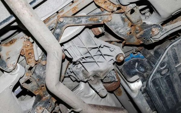 Съединителят Haldex от пето поколение, вместо с филтър е оборудван само с мрежа. За да се гарантира, че помпата няма да се повреди бързо, смяната на маслото и почистването на решетката трябва да се извършват на всеки 40 000&ndash;50 000 км. 

След 250 хиляди км четките на електромотора се износват.
Спирачките не създават проблеми, ако се обслужват навреме. Предните накладки се износват средно след 40 000&ndash;50 000 км, задните изискват подмяна след 30 000&ndash;40 000 км.
