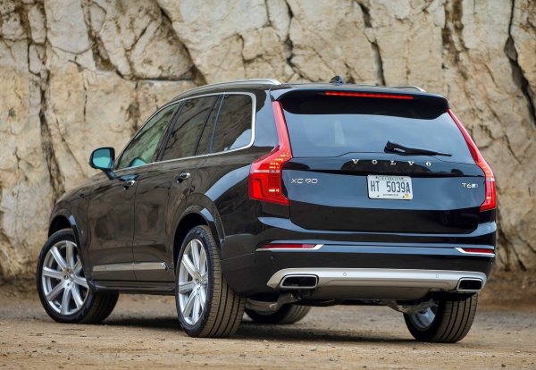 Във второто поколение Volvo XC90 не е толкова иновативен като своя предшественик, но остава верен на себе си - това е един от онези автомобили, които могат безопасно да бъдат взети с пробег над 100 000 км. Във всички случаи обаче трябва да се търсят екземпляри в добро състояние, тъй като цените на резервните части не са никак евтини.
