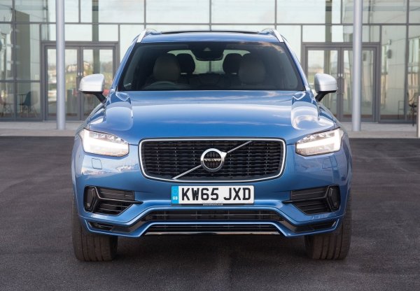 Фаровете са склонни към замъгляване, като то се дължи на контакта на фара с бронята в автомобили преди фейслифта, в него могат да се появят пукнатини - което заплашва фара с навлизане вода. 

Загубата на контакт в дръжките на вратите може да доведе до спиране на работата на системата за безключов достъп. При студено време ключалките на задните врати могат да спрат да се отварят или затварят заради влага - производителят предлага силиконови капаци за защита, като те се предлагат срещу заплащане. 
