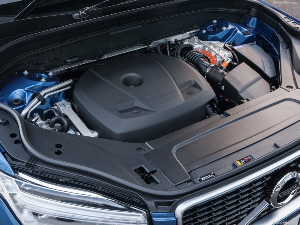 Всички двигатели са 2,0-литрови четирицилиндрови агрегати с компресор от семейството Drive-E. От бензиновите двигатели най-популярен е основният B4204T23 (249 к.с. или 261 к.с. за модификацията Polestar) на версията T5 (22% от автомобилите).

Двигателят T5B4204 T27 (320 к.с. или 334 к.с. за модификацията Polestar) на версията T6, в допълнение към турбокомпресора, има компресор тип Roots с ремъчно задвижване. А най-мощият агрегат е акумулаторен хибрид - T8, който се появи след фейслифта през 2018 г., с двигател V4204T35 (320 к.с.) и електрически мотор на задната ос.
