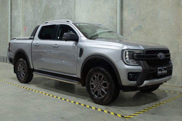 Най-продаваният пикап в България тази година е показал съвсем умерено превишение в австралийските тестове - само с 2% над официално обявените 7.6 литра на сто. 
