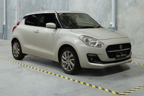 И до момента рекордът за най-голямо несъответствие между реален и обявен разход се държи от Suzuki Swift. Японското супермини се хвали с 4.8 литра на сто среден комбиниран разход във версията, тествана от ААА. Но в реалните изпитания е показал разход от 6.3 литра - с цели 31% над обявеното. Това важи за миналогодишния вариант на Swift, междувременно моделът смени поколенията. 
