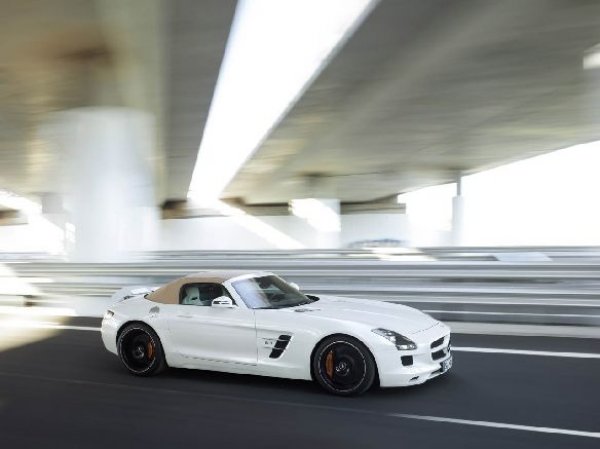  Mercedes-Benz SLS AMG Roadster