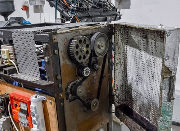 Шестте марки са подложени на два типа изпитания - за ресурс и за здравина. Ресурсните са проведени на стенд МС-1, който имитира двигател на ВАЗ, само че при удвоен въртящ момент и при температура 90 градуса по Целзий, колкото е работната в нормален двигател. В такива условия ремъкът трябва да се върти в продължение на 400 часа. 
