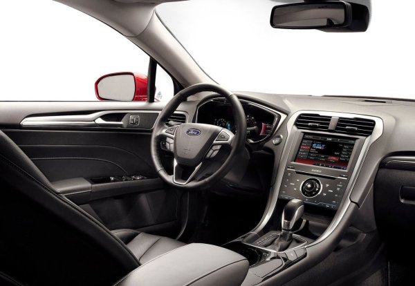 Сред предимствата на такъв автомобил са:

&bull;	представителен и модерен външен вид благодарение на солиден и стилен дизайн;

&bull;	удобен и просторен интериор, който разполага с удобни седалки, висококачествени материали и отлична ергономия;

&bull;	широк избор от двигатели &ndash; възможно е да се избере както достатъчно мощен, така и обикновен вариант;

&bull;	хибридните версии съчетават нисък разход на гориво с отлична мощност.

Представеният модел принадлежи към категорията технологично напреднали, безопасни и удобни седани, които могат да се използват както за дълги пътувания, така и в рамките на града.
