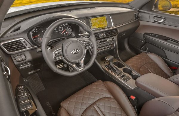 Сред основните му предимства са:

&bull;	интериорът е сравнително удобен и просторен;

&bull;	надеждна скоростна кутия и двигатели;

&bull;	основната конфигурация осигурява добро осветление;

Завеси и странични възглавници, помощник за изкачване и активна система за шофиране са осигурени по цялата дължина на кабината.
