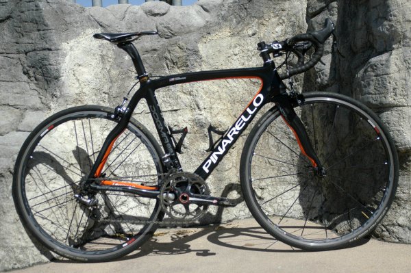 На второ място като цена се подрежда Pinarello Dogma 65.1 Think2 Record EPS Shamal Ultra, който струва близо 17 000 лв . Той е с 11 скорости и олекотена алуминиева рамка. За тези пари у нас можете да си купите Dacia Logan или Dacia Sandero, които са с близо 3000 лв. по-евтини.
