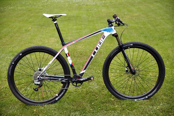 Четвъртата позиция е за Cube Elite Super HPC SLT 29. То може да се купи за около 12 000 лева, които няма да стигнат за нов автомобил, но ще са достатъчни за употребяван, при това не толкова стар. Колелото има карбонова марка и вилка с амортисьори, които осигуряват надеждност и удобство. 
