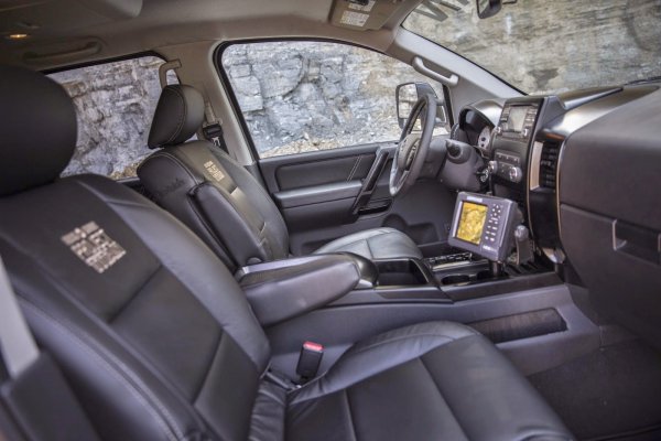 Nissan Project Titan - базиран на Titan Crew Cab PRO-4X уникален модел, създаден след анкета във Facebook