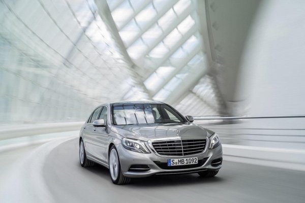 Mercedes S-Class дебютира в Хамбург