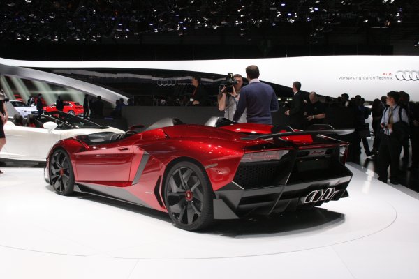 Женева 2012 / Lamborghini Aventador J